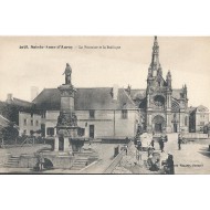 Sainte-Anne-d'Auray - La Fontaine et la Basilique 